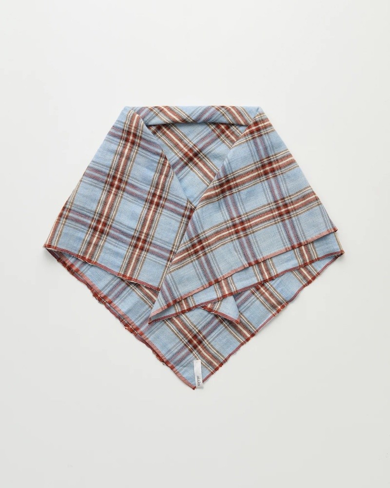 Pack shot af Aiayu Shilpa Scarf Mix Sky Blue på neutral baggrund