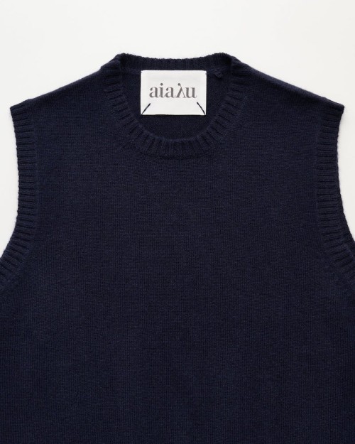 Detalje billede af Aiayu Ingeborg Cashmere Vest Black Blue
