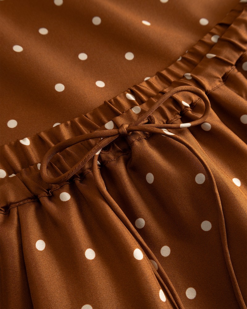 Detalje billede af linning på Lovechild 1979 Sallie Skirt Caramel Dot Print