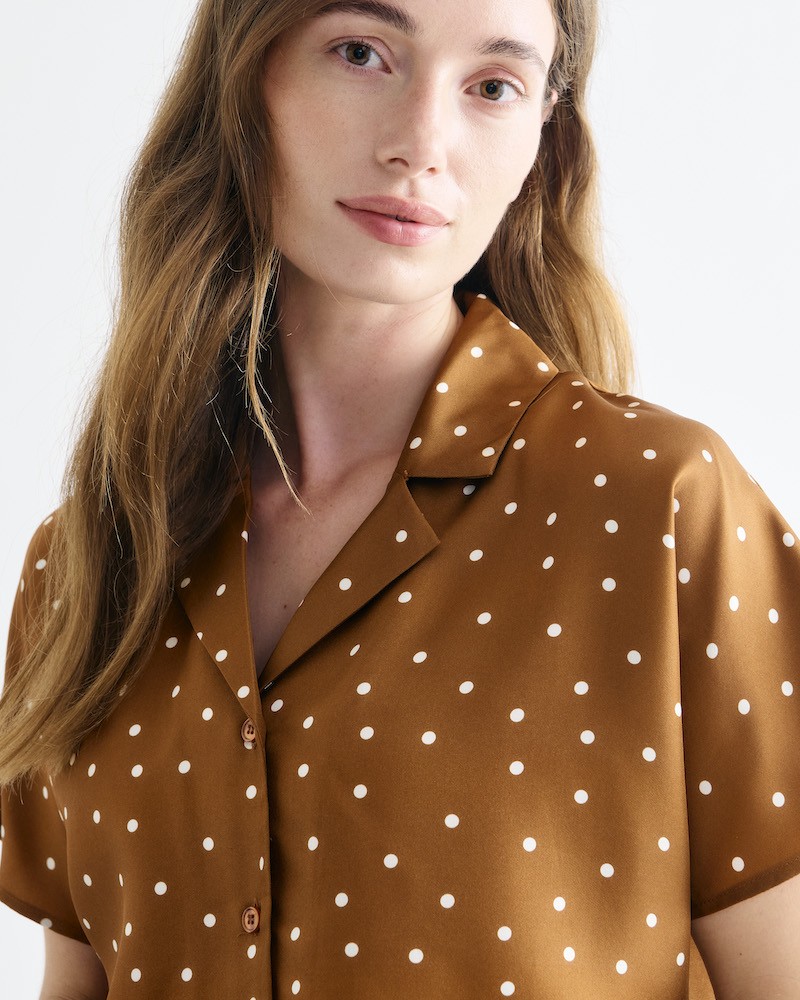 Birna Blouse Caramel Dot Print Lovechild 1979 på model