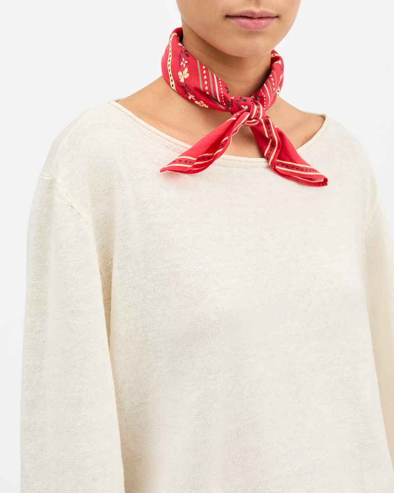 Model billede af Skall Studio Floral Scarf Red