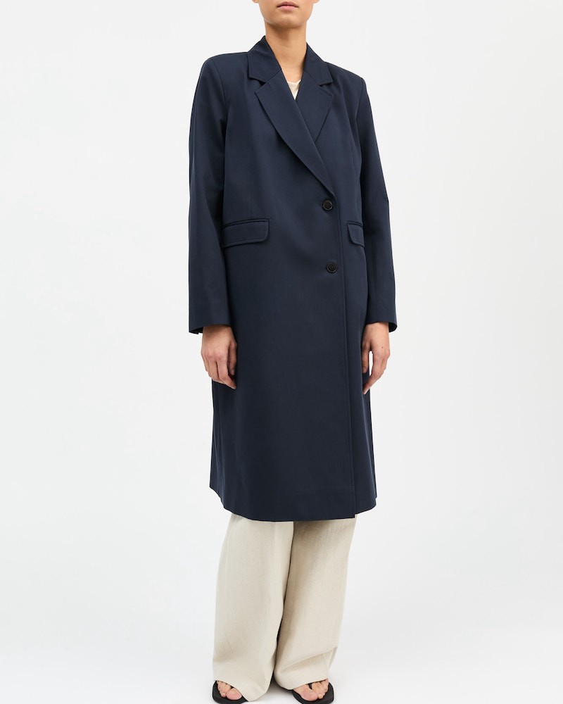 Model billede af Skall Studio Emma Coat Dark Navy