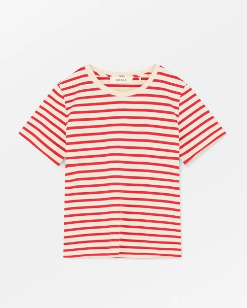 Pack shot af Skall Studio Marron Regular Tee Offwhite/Red Stripe