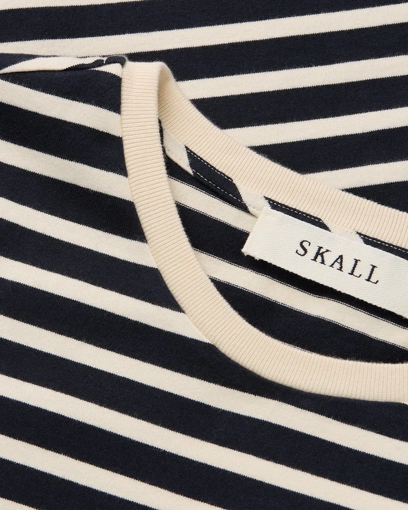 Detalje billede af Skall Studio Marron Regular Tee Navy/Offwhite Stripe
