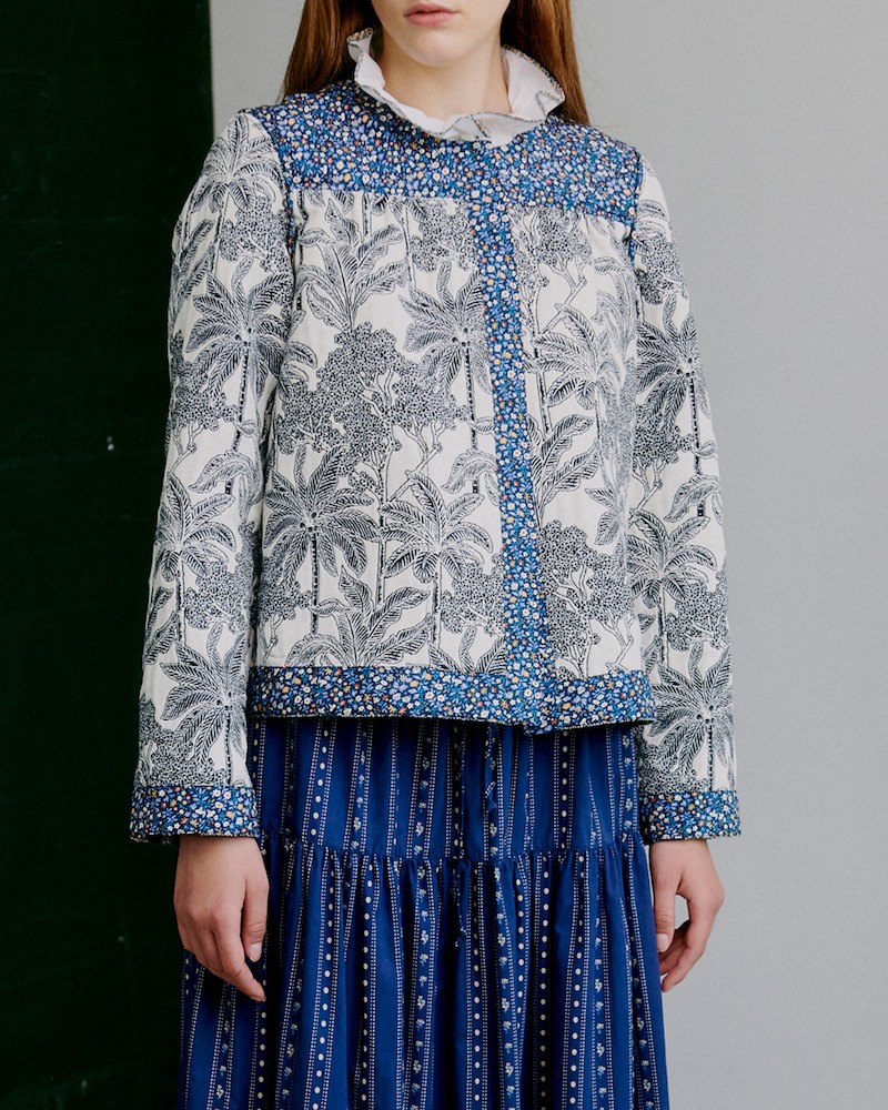 Model billede af Apof Rose Jacket Blue Palm Escape