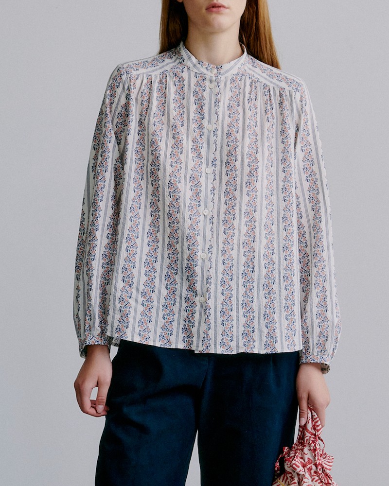 Model billede af Apof Nicole Shirt Provence Cream