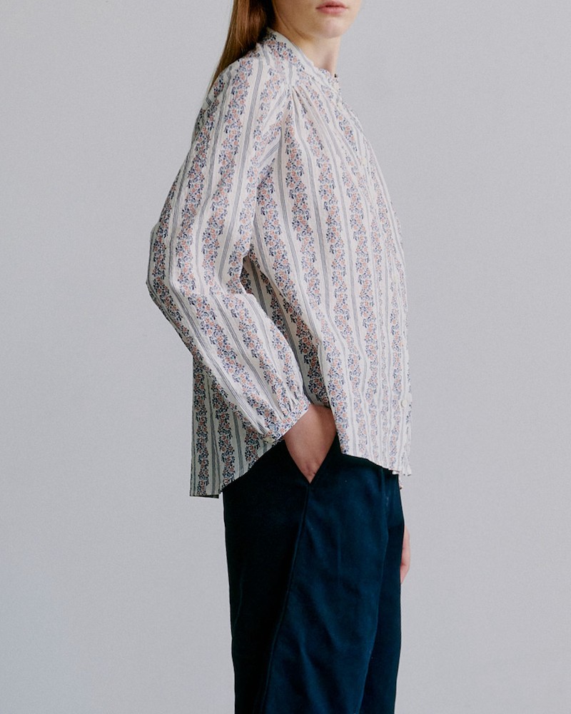 Model billede af Apof Nicole Shirt Provence Cream