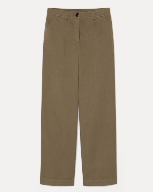 Pack shot af Pomandére Pants Dove Gray Khaki på neutral baggrund
