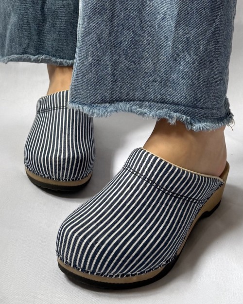 Model billede af Kunsten Embla Clogs Denim Stripe Indigo