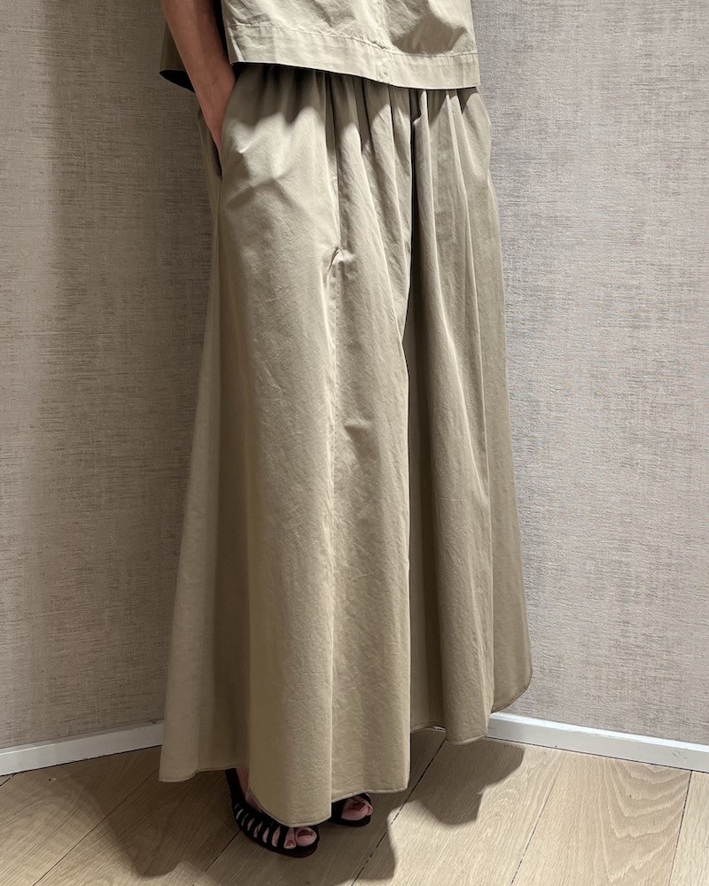 Model billede af Pomandére Skirt Dove Gray Khaki Nederdel
