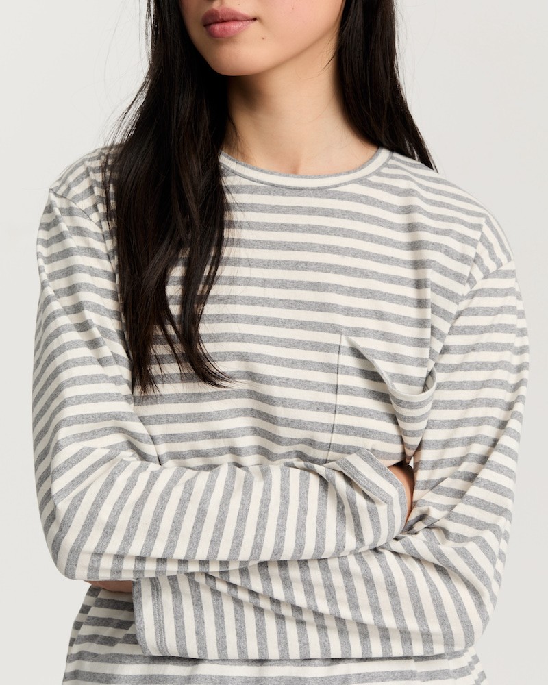 Model billede af Aiayu Circular Tee LS Mix Grey Melange langærmet stribet t-shirt