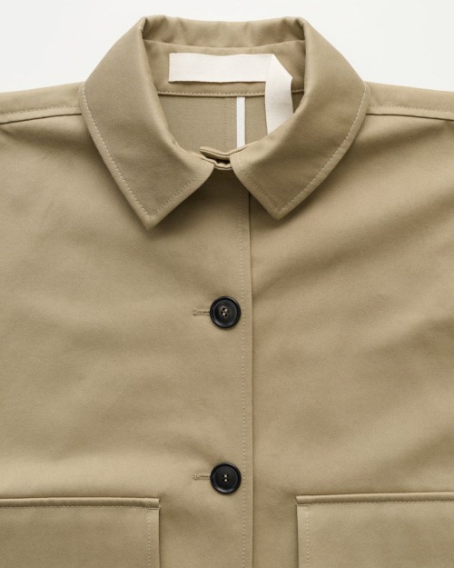 Close up af Aiayu Ritu Jacket Twill Classic Khaki