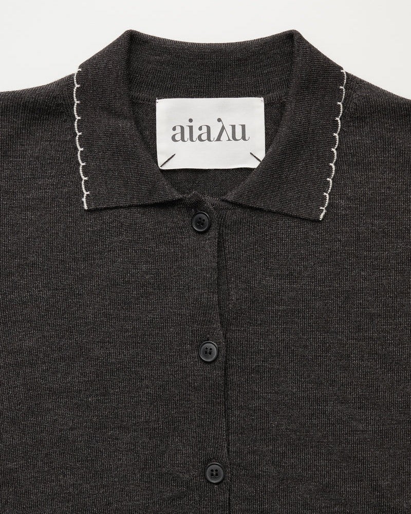 Close up af Aiayu Disha Polo Dark Brown Melange