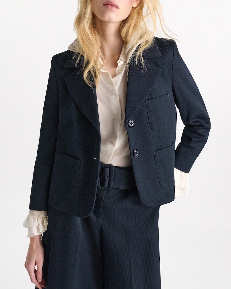 Dorothee Schumacher Modern Structure Jacket Dark Navy på model