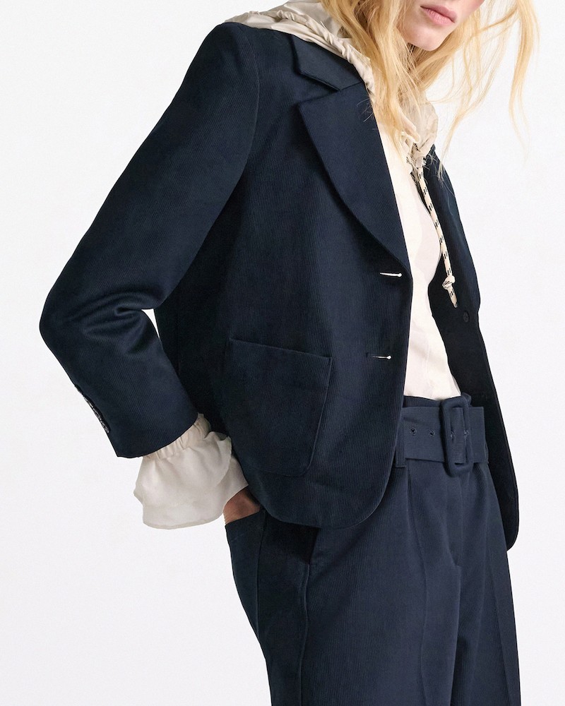 Dorothee Schumacher Modern Structure Jacket Dark Navy på model