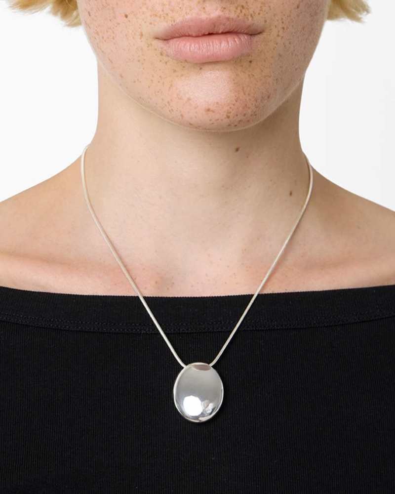 Model billede af Lié Studio The Julia Silver Necklace