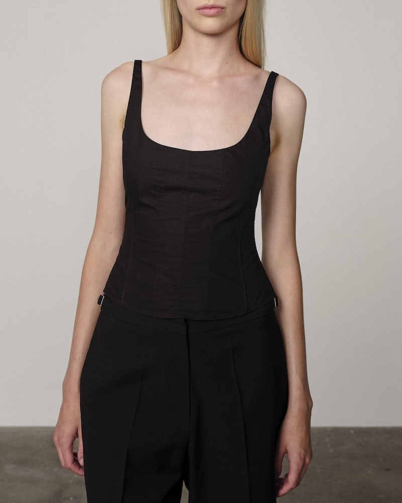 Herskind Freja top sort på model