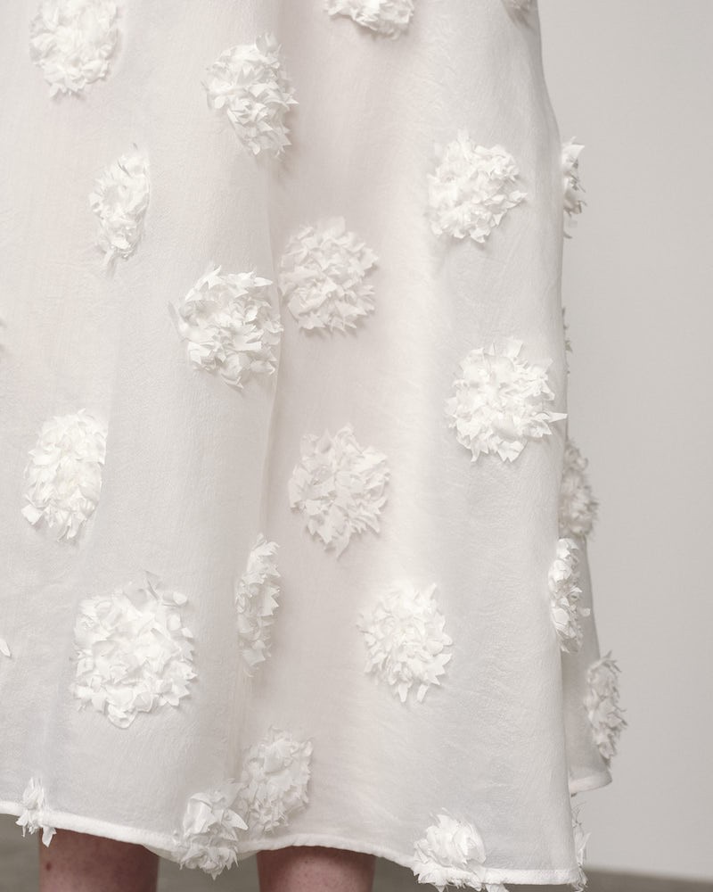 Close up af Herskind William Skirt White blomsterstruktur