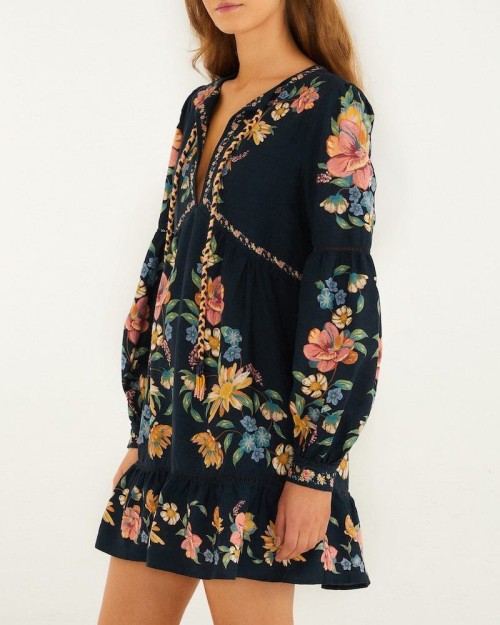 Farm Rio Maira Floral Mini Dress Dark Blue på model set fra siden