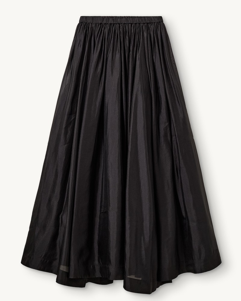 Pack shot af The Garment Gilian Volume Skirt Black på neutral baggrund