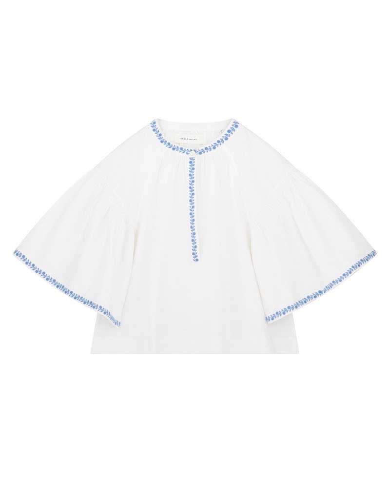 Pack shot af Skall Studio Bonne Blouse Optic White på neutral baggrund