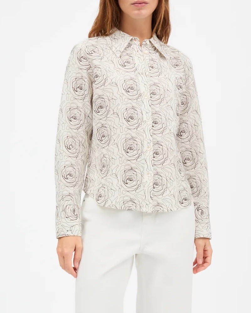 Skall Studio Fauna Shirt Ecru på model set forfra