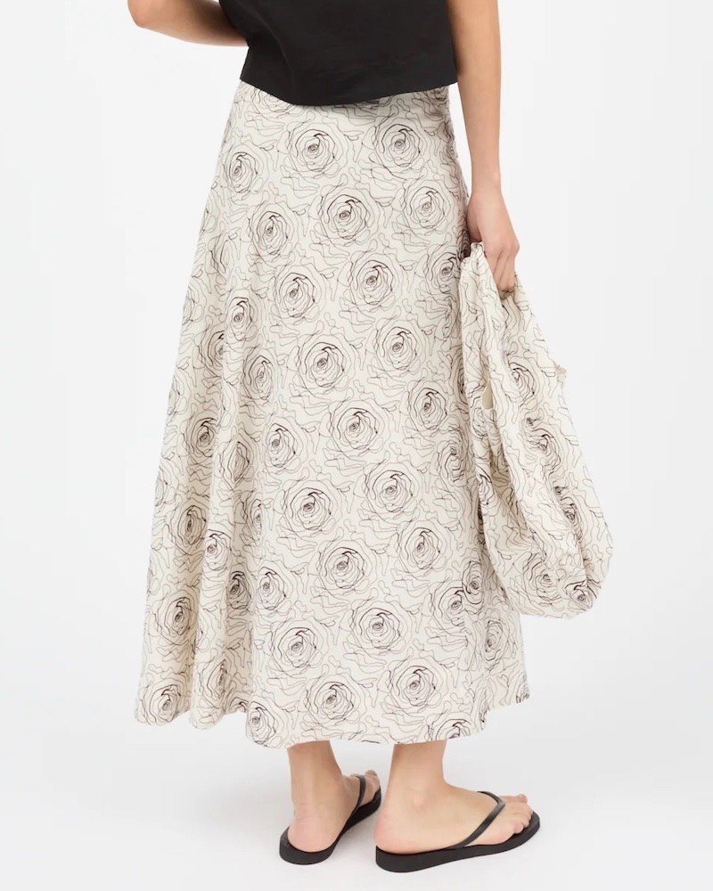 Skall Studio Mila Skirt Ecru Nederdel på model set bagfra