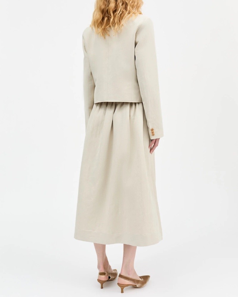 Skall Studio Clementine Jacket Natural på model set bagfra