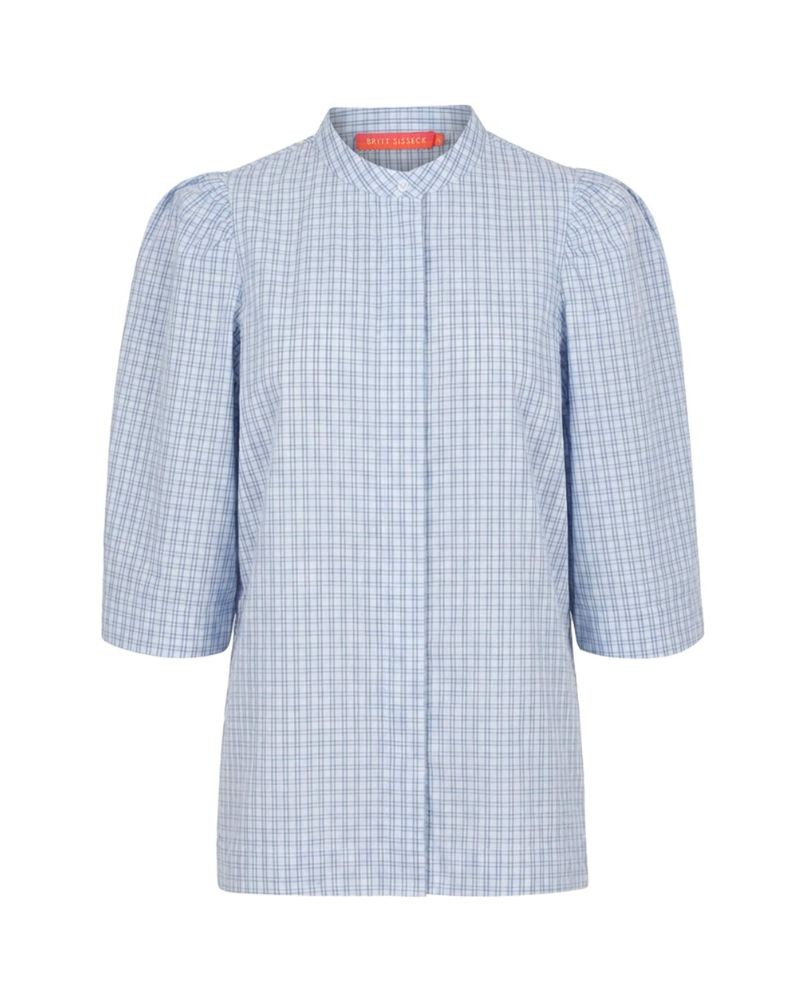 Pack shot af Britt Sisseck Diderot Shirt Breeze på neutral baggrund