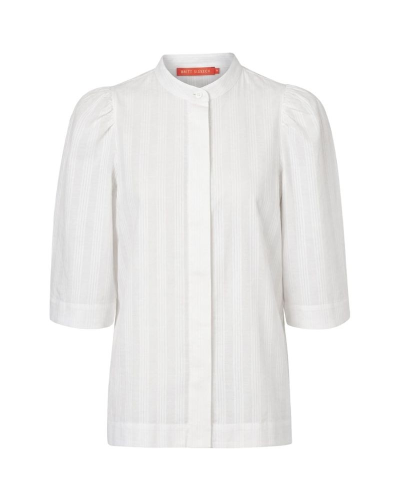 Pack shot af Britt Sisseck Diderot Shirt Presley på neutral baggrund