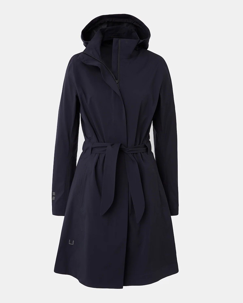 Pack shot af UBR Elektra Coat Navy på neutral baggrund