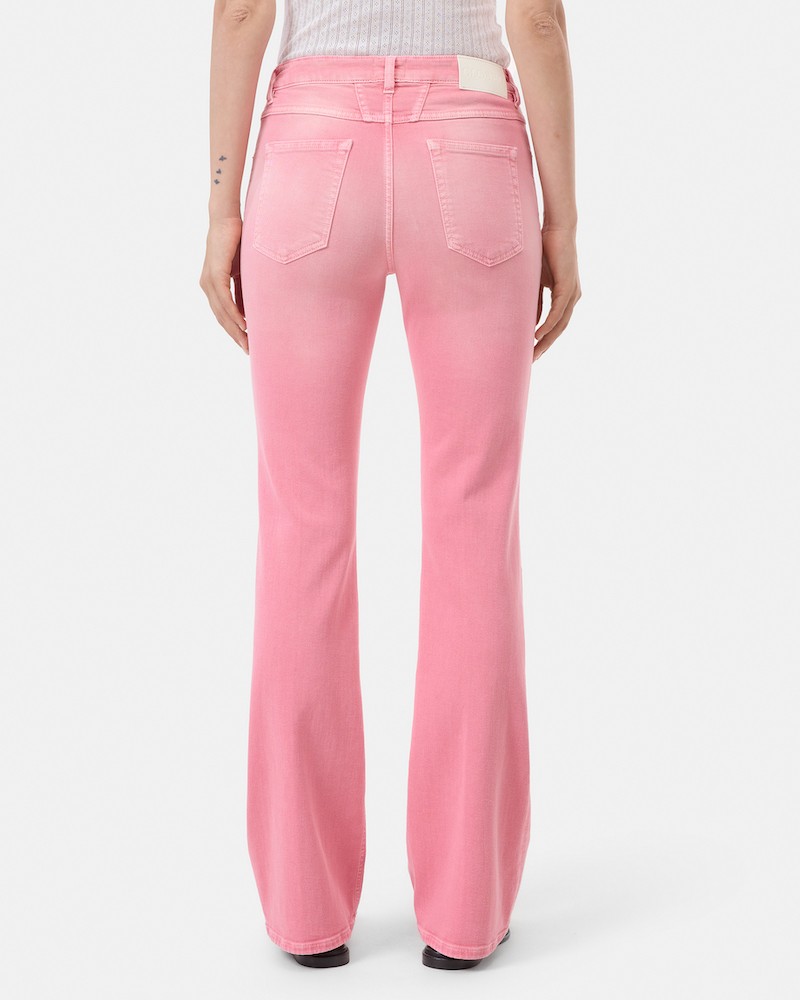 Closed Jovanna Jeans Peony Pink på model set bagfra