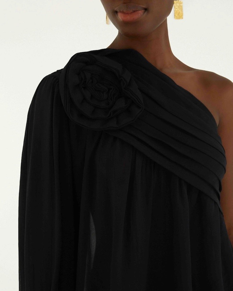 Close up af Farm Rio Black Rose One Shoulder Blouse