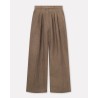 Pack shot af MKDT Studio Pemma Pants Wood på neutral baggrund