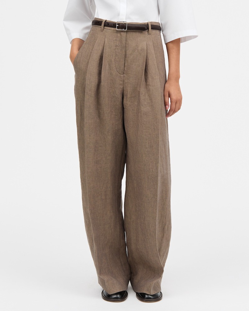 Model billede af MKDT Studio Pemma Pants Wood