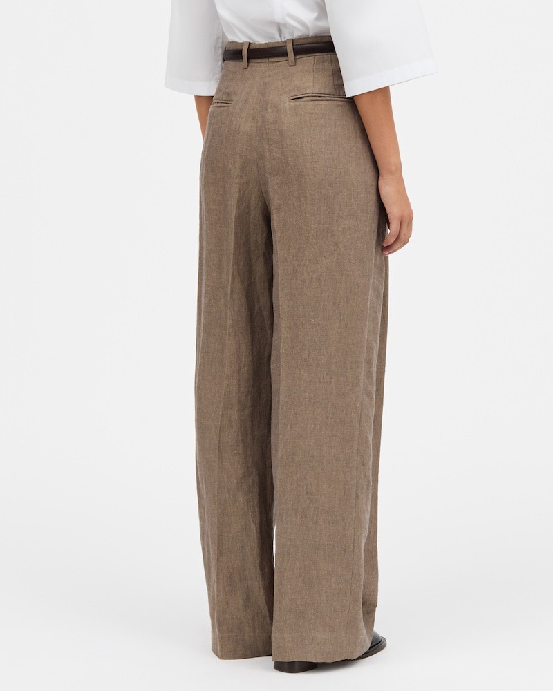 Model billede af MKDT Studio Pemma Pants Wood