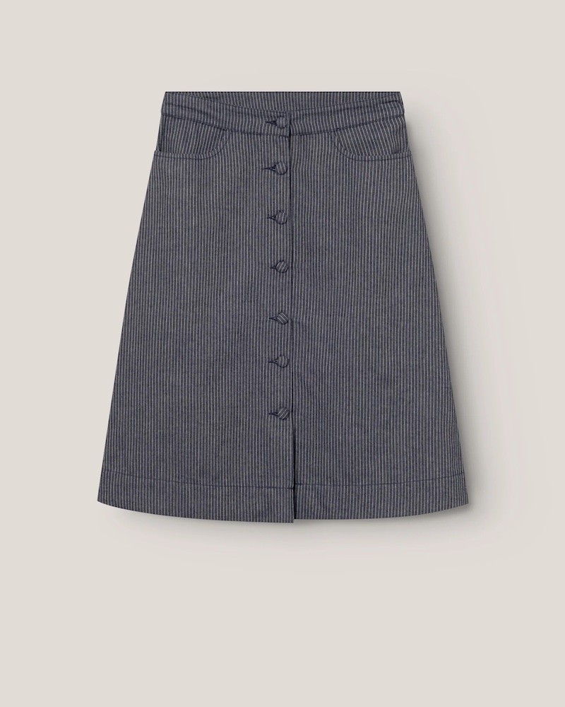 Pack shot af Nué Notes Palmer Skirt Navy på neutral baggrund