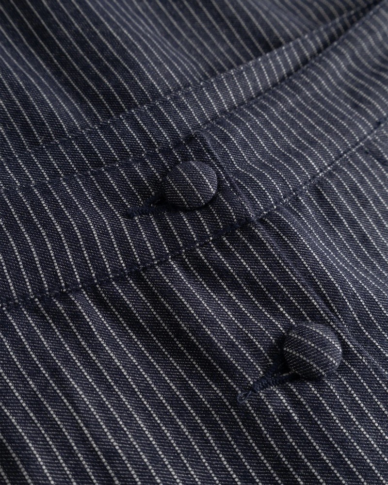 Detalje billede af knapper på Nué Notes Palmer Skirt Navy