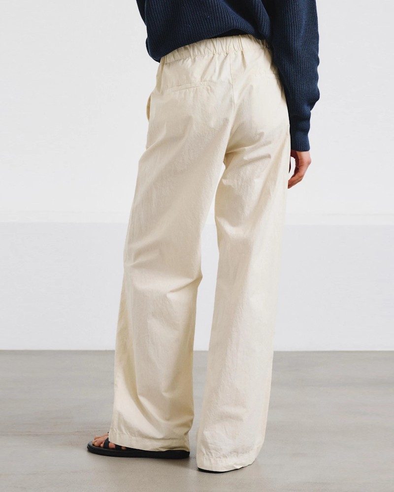 Model billede af Pomandére Pants Chalk elastisk linning bagpå