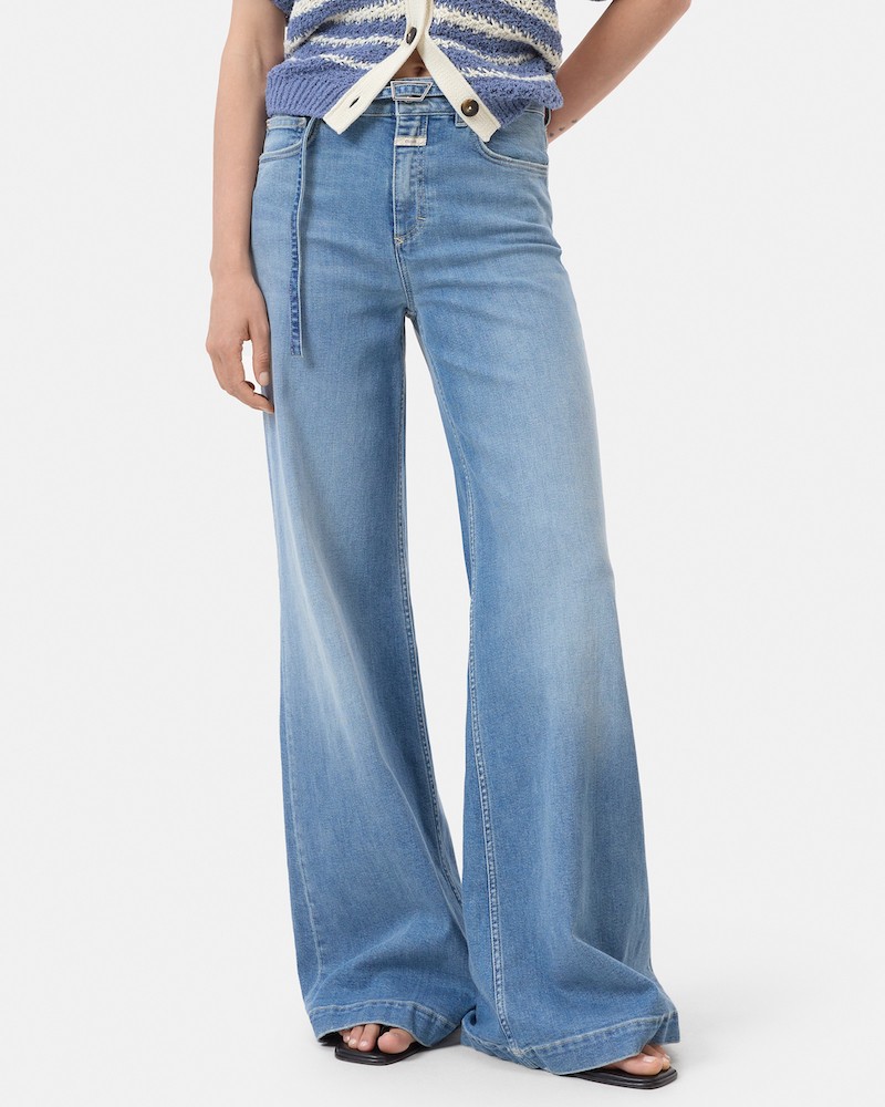 Model billede af Closed Glow Up Jeans Mid Blue