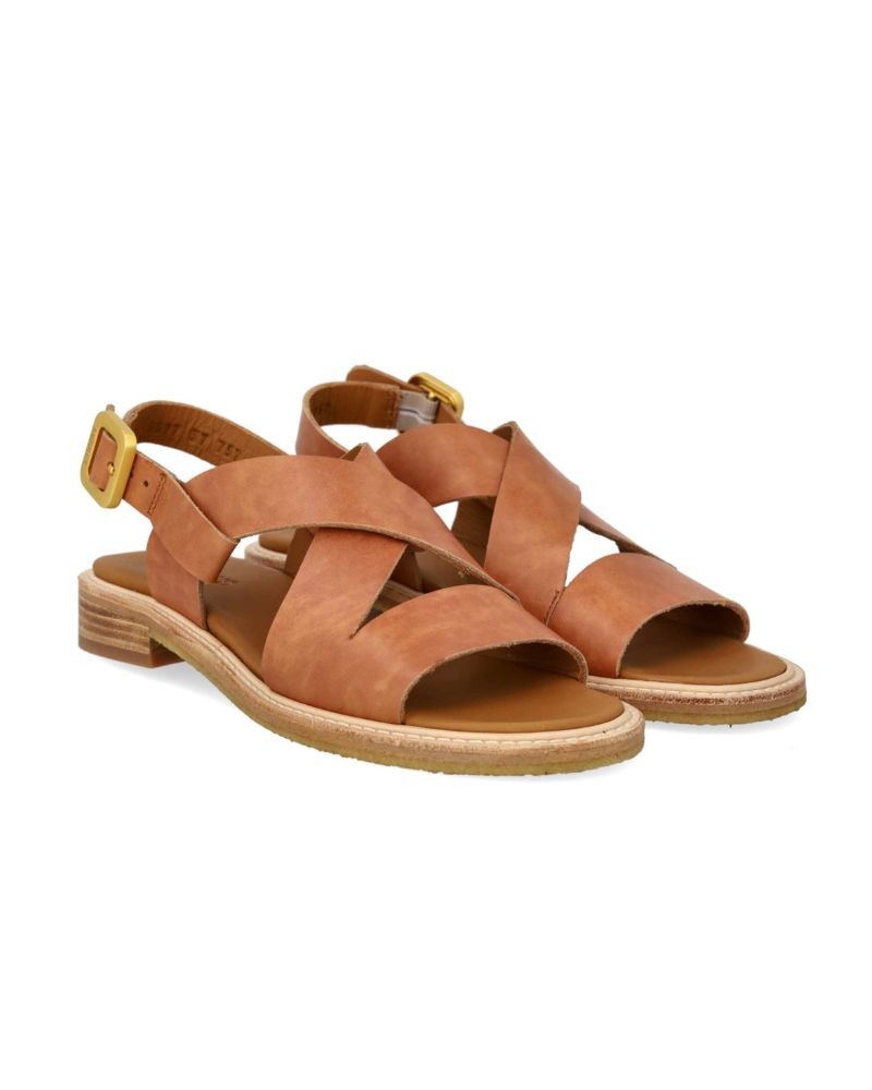 Angulus 5877 Sandal Messingspænde Cognac pack shot af par forfra