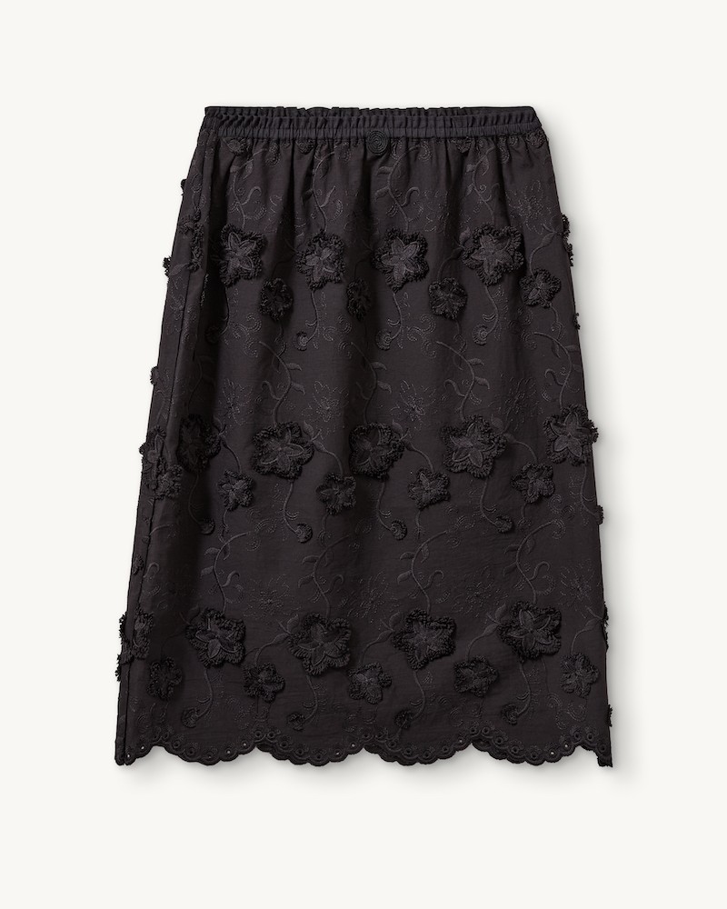 Pack shot af The Garment Fleur Slip Skirt Black på neutral baggrund