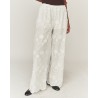 The Garment Fleur Pants Cream på model