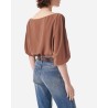 Vanessa Bruno Gul Silk Top Havane på model set bagfra