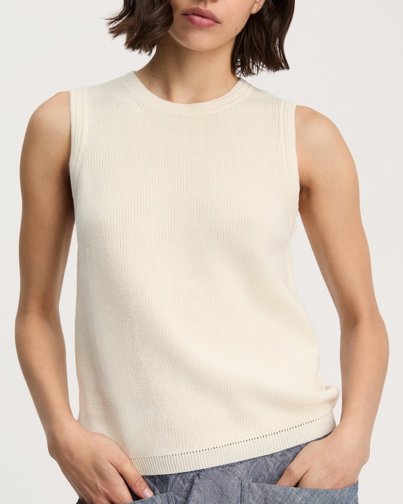 Model billede af Aiayu Esha Knit Top Pure Ecru