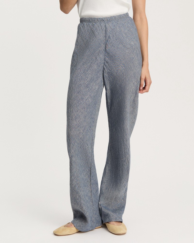 Model billede af Aiayu Mara Pant Linen Night Sky