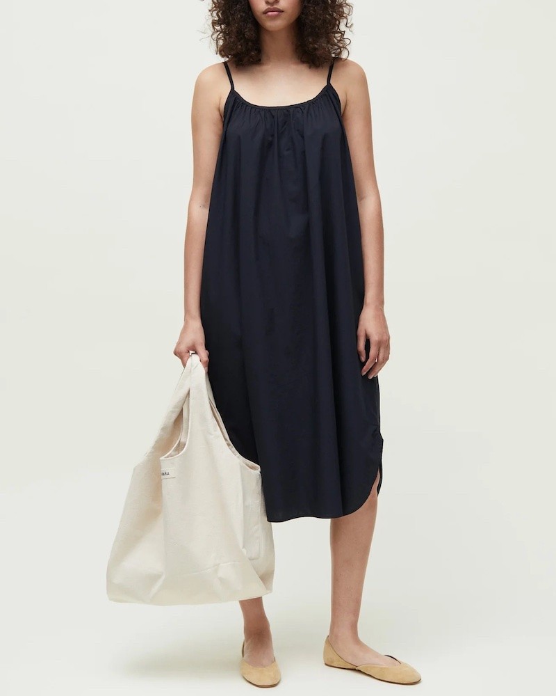 Model billede af Aiayu Strap Dress Black Navy