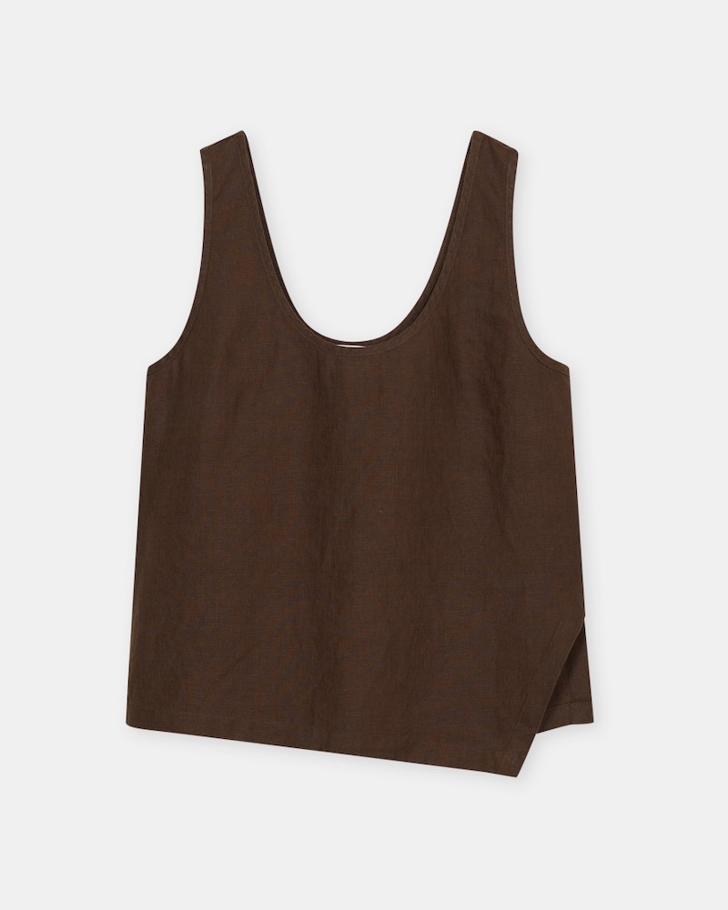 Pack shot af C94455-50Z-22 Closed Tank Top Maple Brown