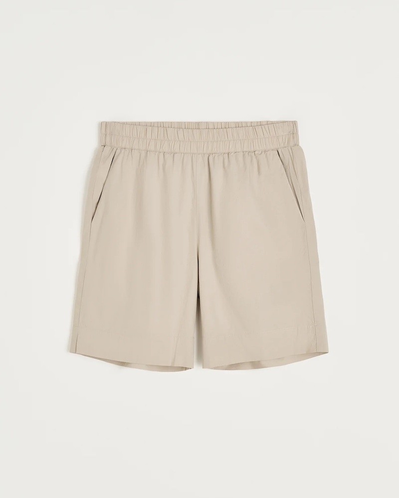 Pack shot af Aiayu Shorts Long Dried Herb på neutral baggrund