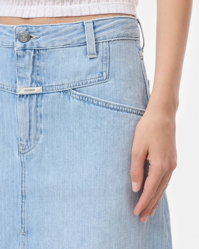 Close up af Closed Stover X Denim Skirt Light Blue